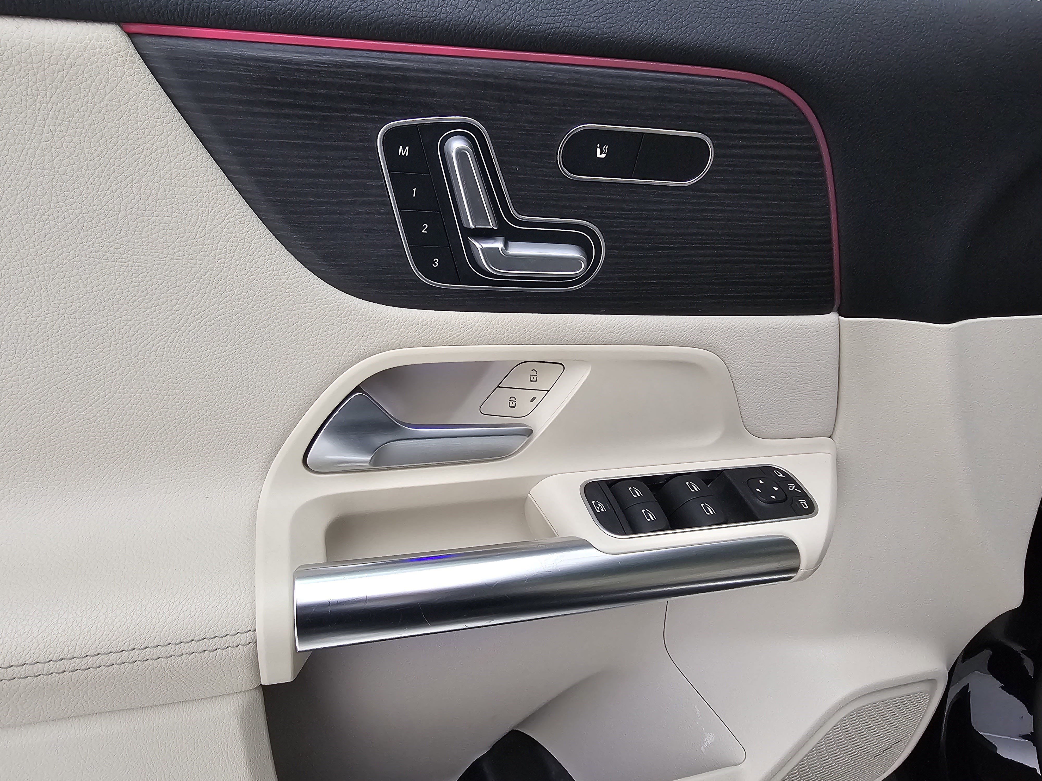 Certified 2022 Mercedes-Benz GLA 250 4MATIC image 15