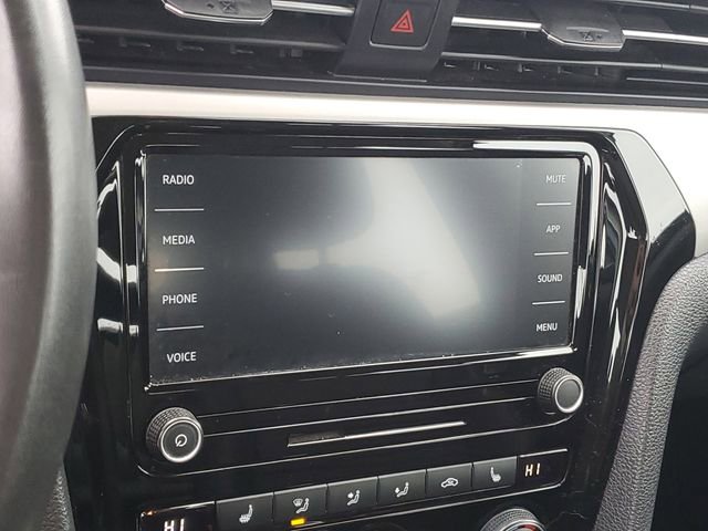 Used 2022 Volkswagen Passat 2.0T SE image 15