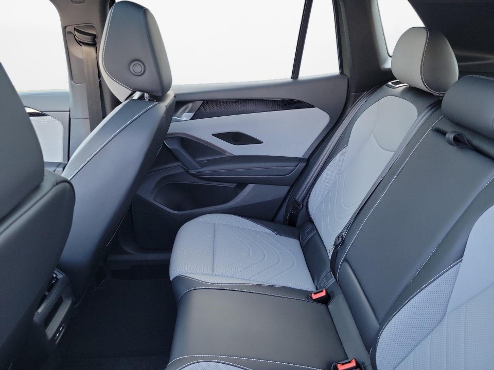 New 2026 Volkswagen Tiguan SE R-Line FWD image 13