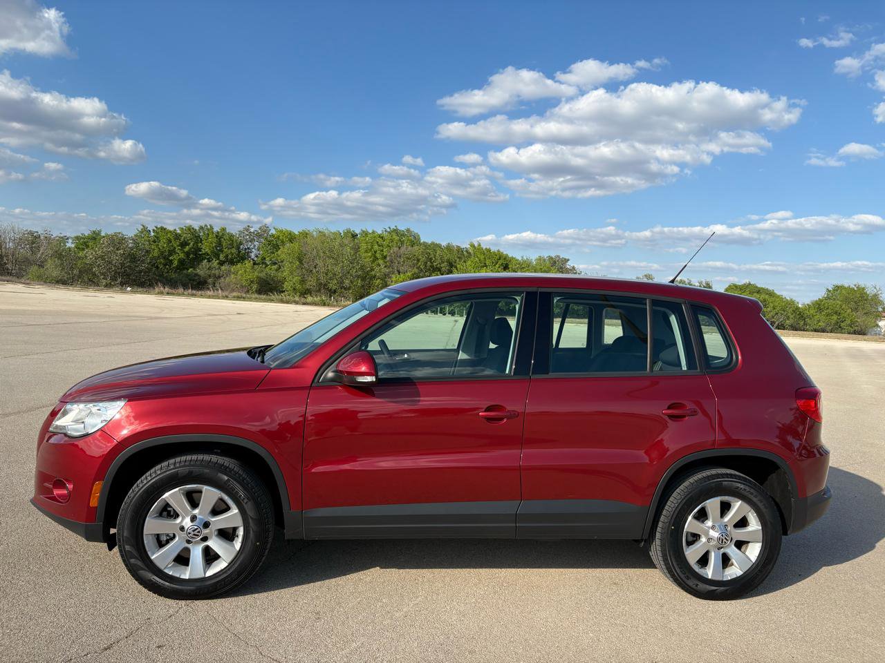 Used 2010 Volkswagen Tiguan S FWD image 52