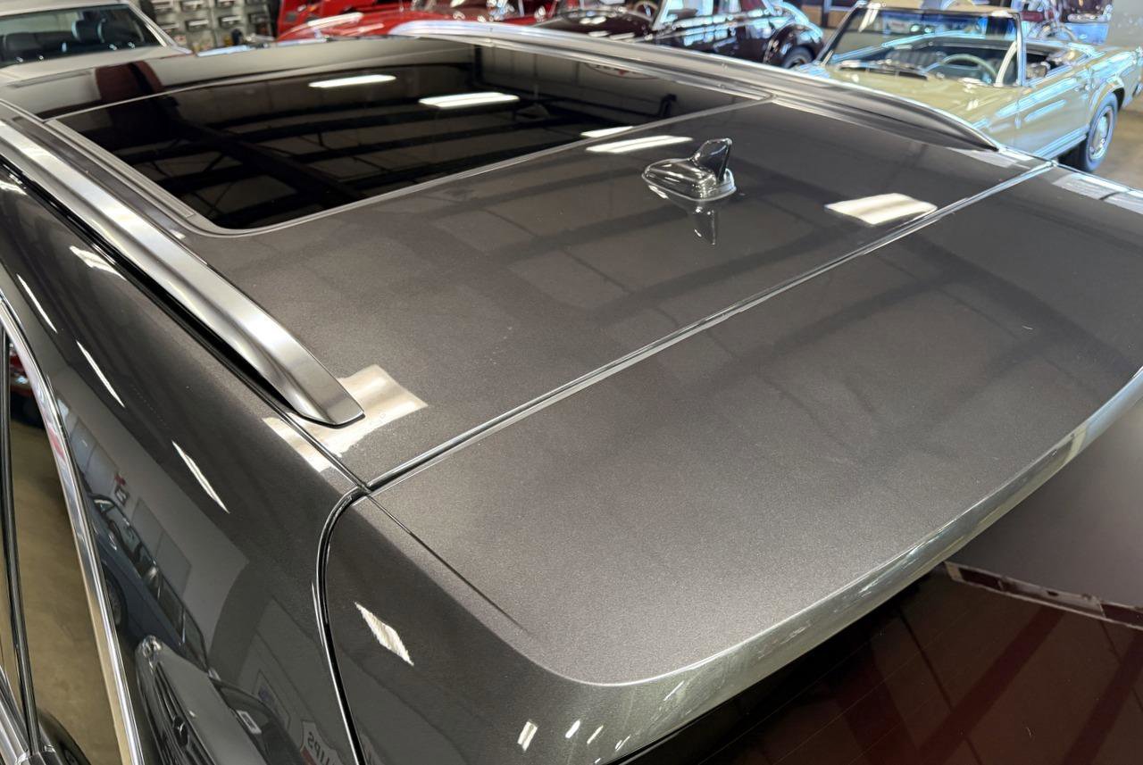 Used 2018 Bentley Bentayga image 35