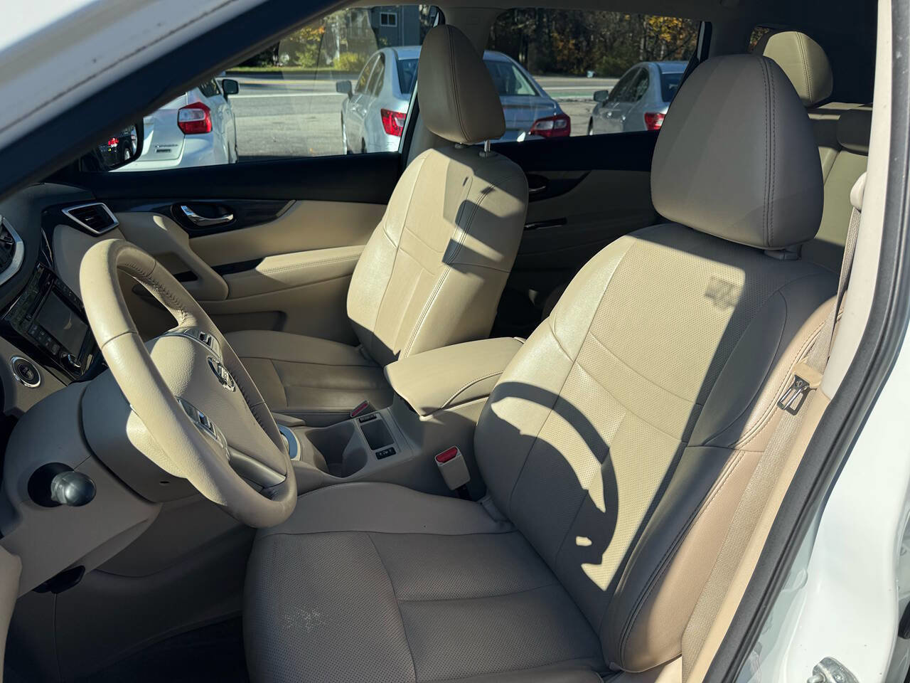 Used 2015 Nissan Rogue SL w/ SL Premium Package image 18