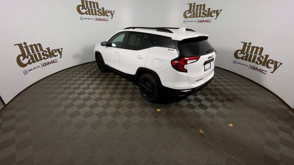 Used 2023 GMC Terrain SLE w/ Driver Convenience Package image 6