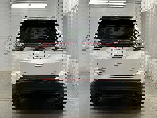 Used 2018 Ford Edge SEL image 4