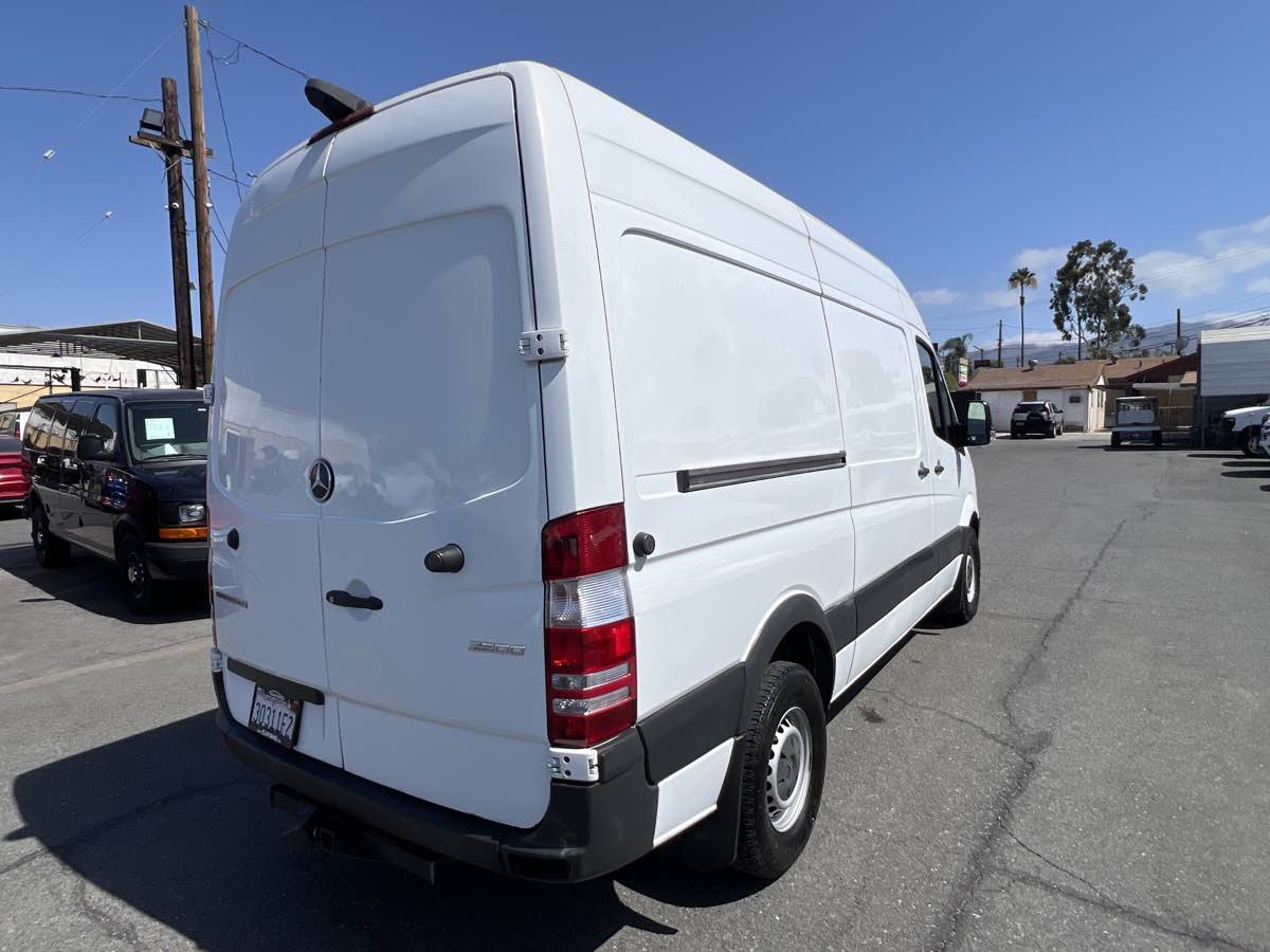 Used 2017 Mercedes-Benz Sprinter 2500 image 4