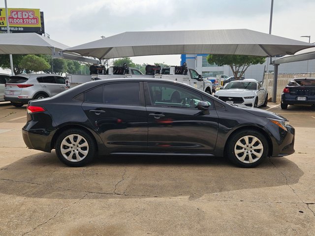 Used 2021 Toyota Corolla LE FWD image 4