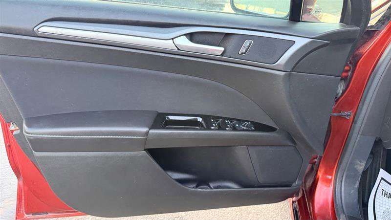 Used 2014 Ford Fusion SE image 25