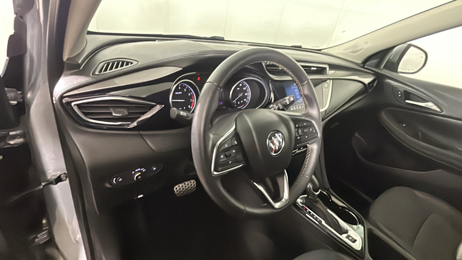 Used 2023 Buick Encore GX Select w/ Sport Touring Package FWD image 17