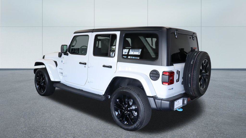 Used 2023 Jeep Wrangler Unlimited Sahara AWD/4WD image 3