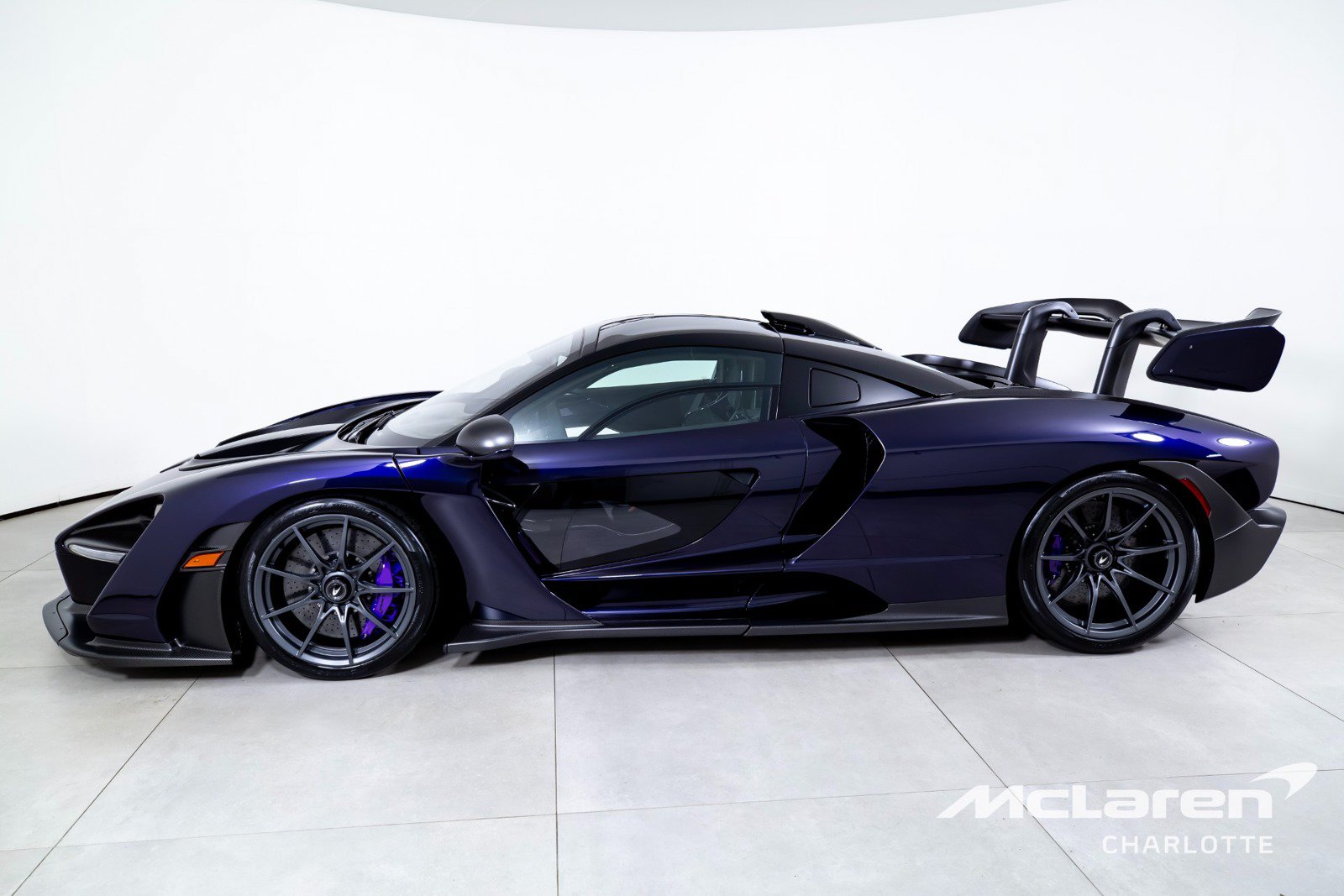 Used 2019 McLaren Senna RWD image 6