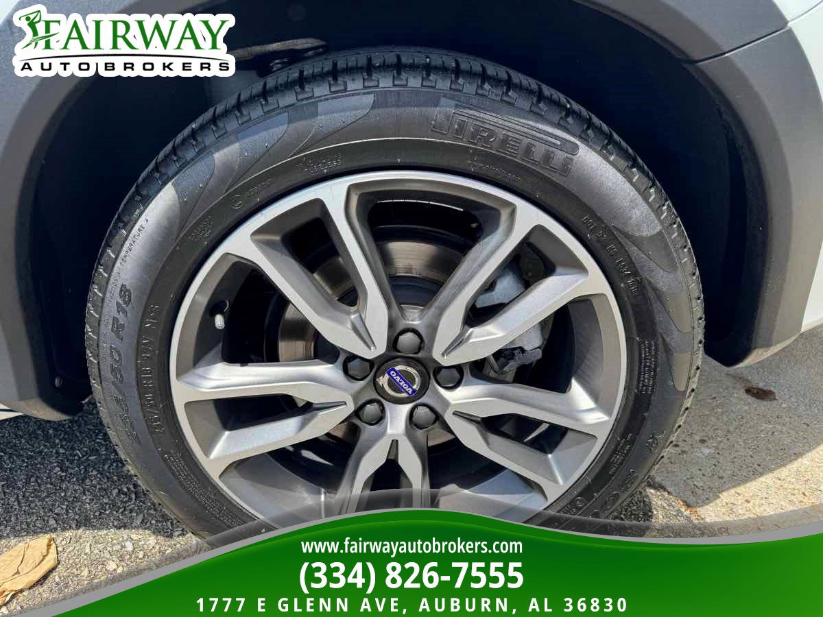 Used 2018 Volvo V60 T5 Cross Country image 32