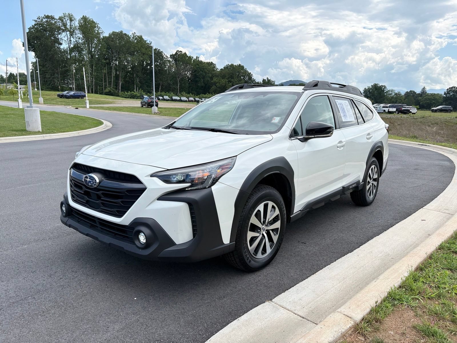 Certified 2024 Subaru Outback Premium AWD/4WD image 3