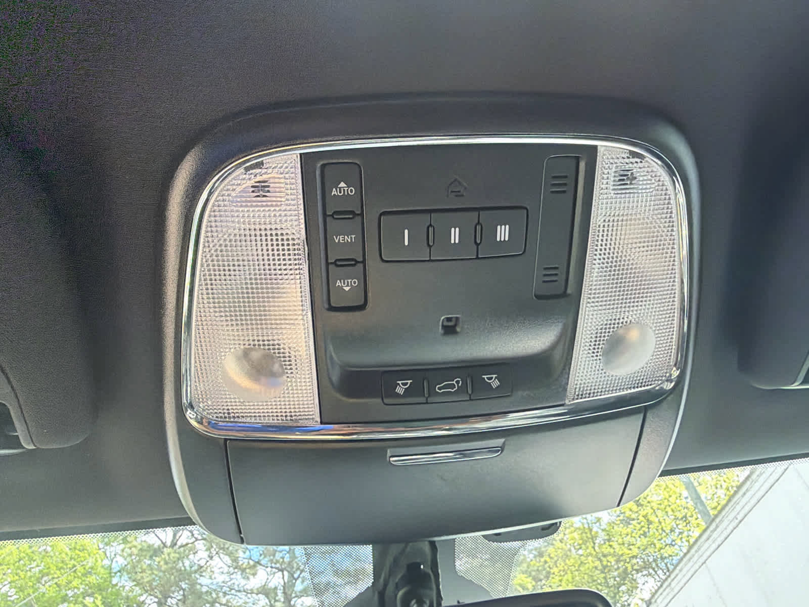 Used 2020 Dodge Durango R/T w/ Blacktop Package AWD/4WD image 33