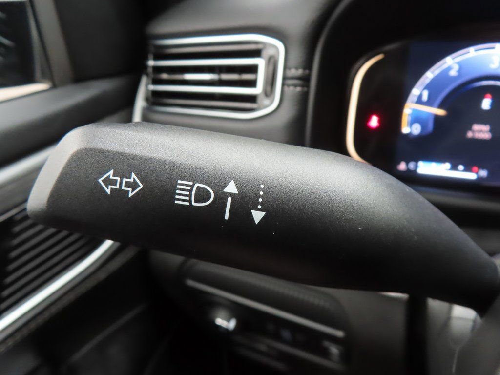 Certified 2024 Jeep Wagoneer L Series II w/ Flexible Seating Group image 25