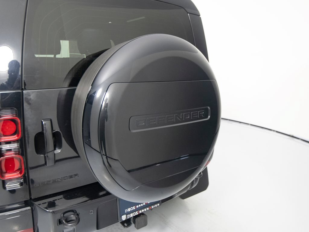 Used 2024 Land Rover Defender 90 X-Dynamic SE AWD/4WD image 40