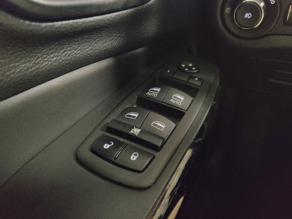 Used 2023 Jeep Cherokee Altitude Lux image 27
