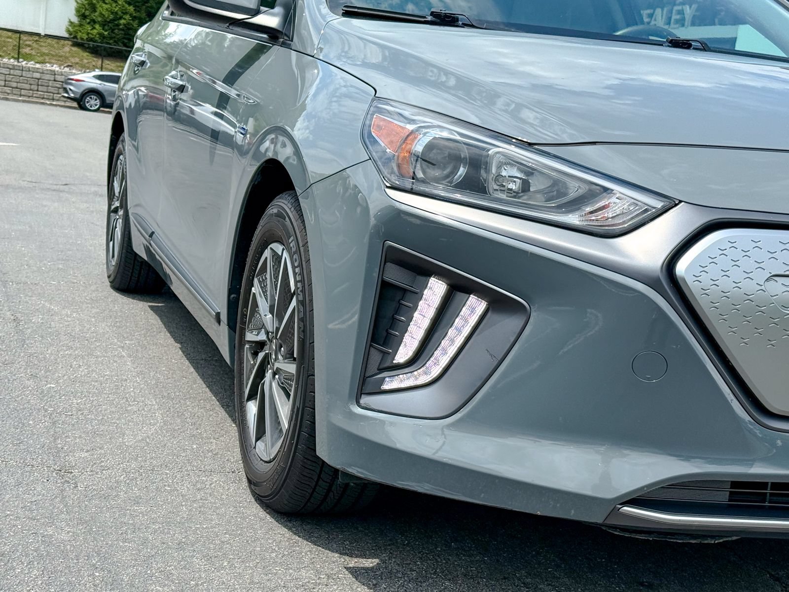 Used 2020 Hyundai Ioniq SE FWD image 4