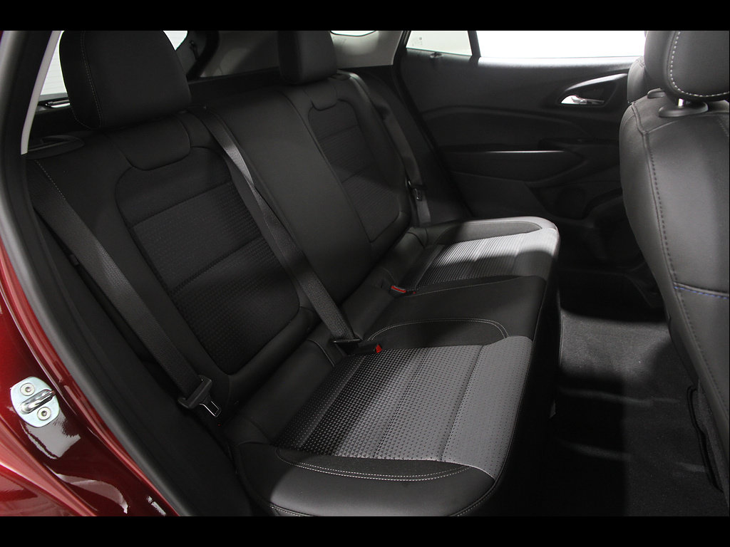 Certified 2024 Chevrolet Trax LT w/ Driver Confidence Package FWD image 17