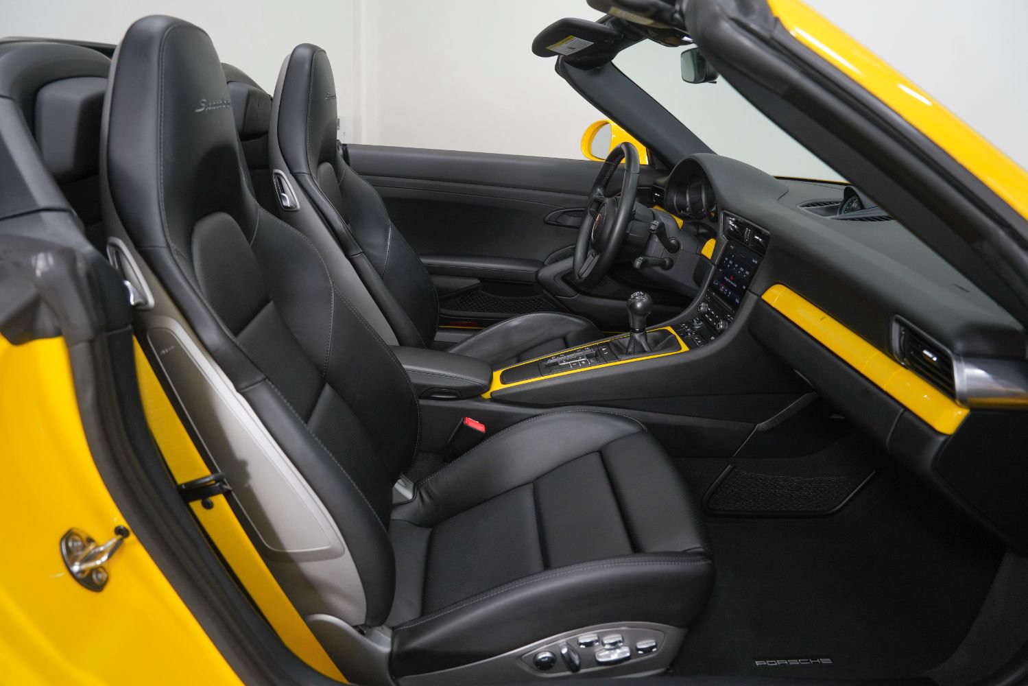 Used 2019 Porsche 911 Speedster RWD image 30