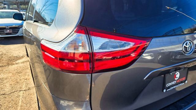 Used 2017 Toyota Sienna XLE Premium w/ Cargo Management Package image 47