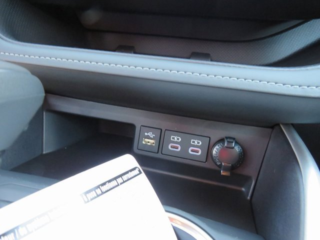 New 2025 Toyota Highlander XLE image 30