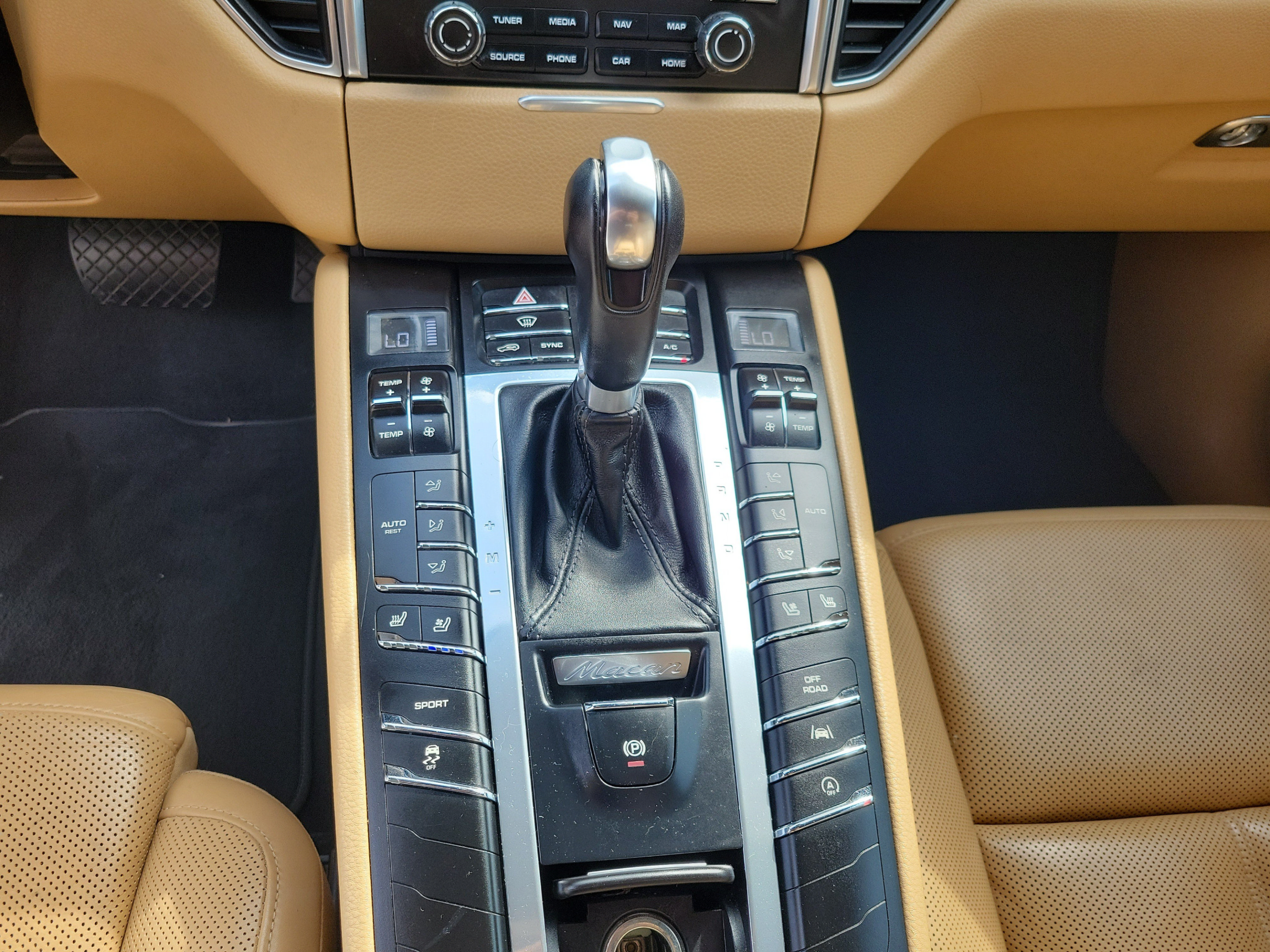 Used 2017 Porsche Macan AWD/4WD image 10