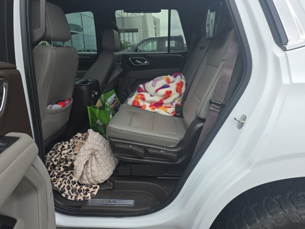 Used 2021 GMC Yukon SLT w/ SLT Luxury Package image 7