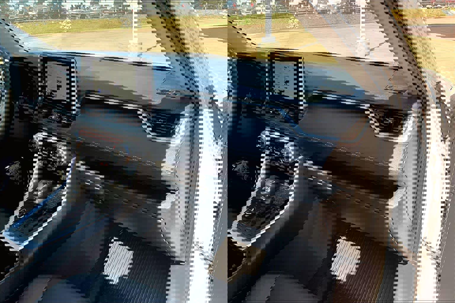 Used 2025 Toyota RAV4 XLE Premium image 18