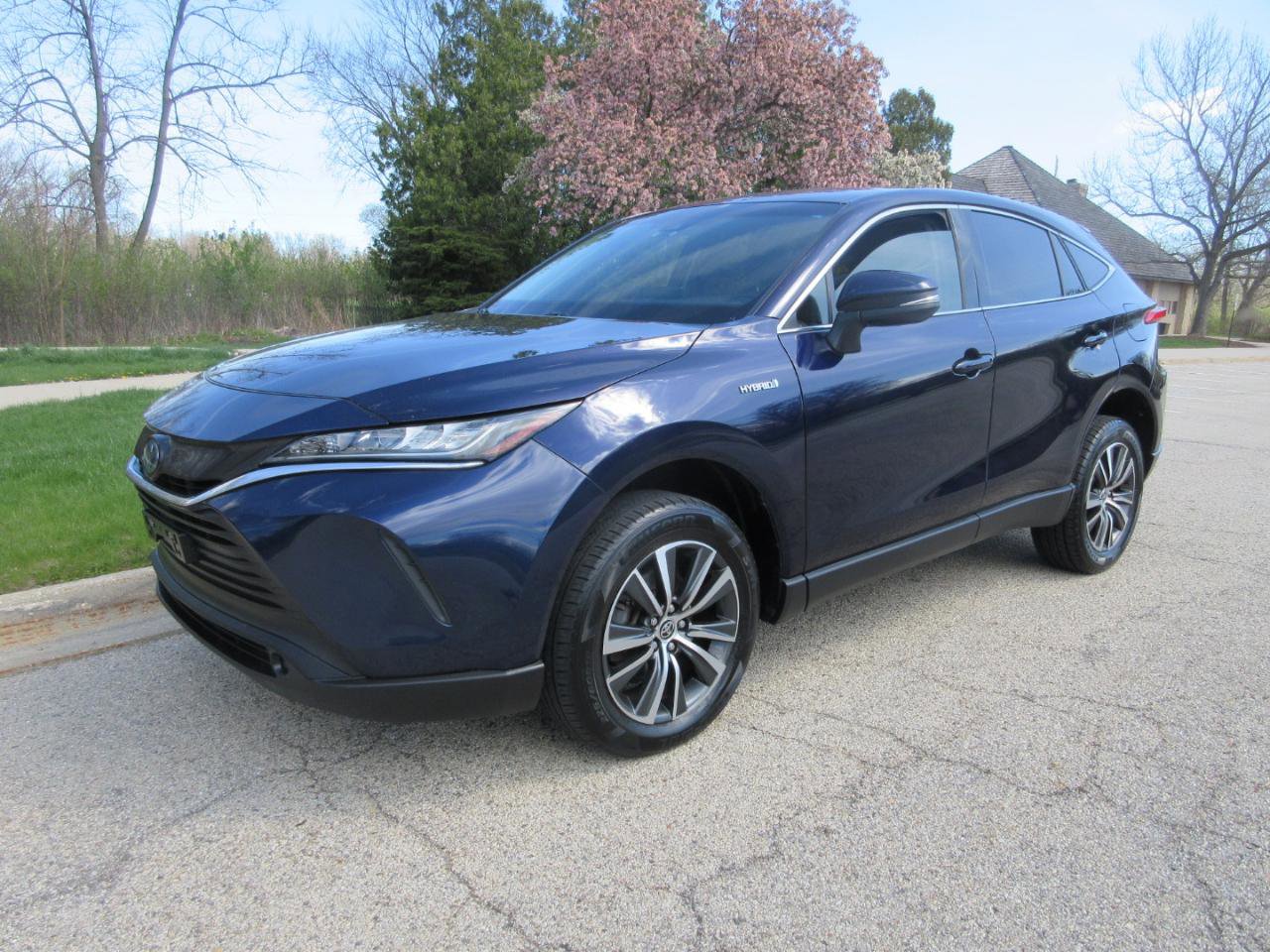 Used 2021 Toyota Venza LE w/ Carpet Mat Package (TMS) AWD/4WD image 2