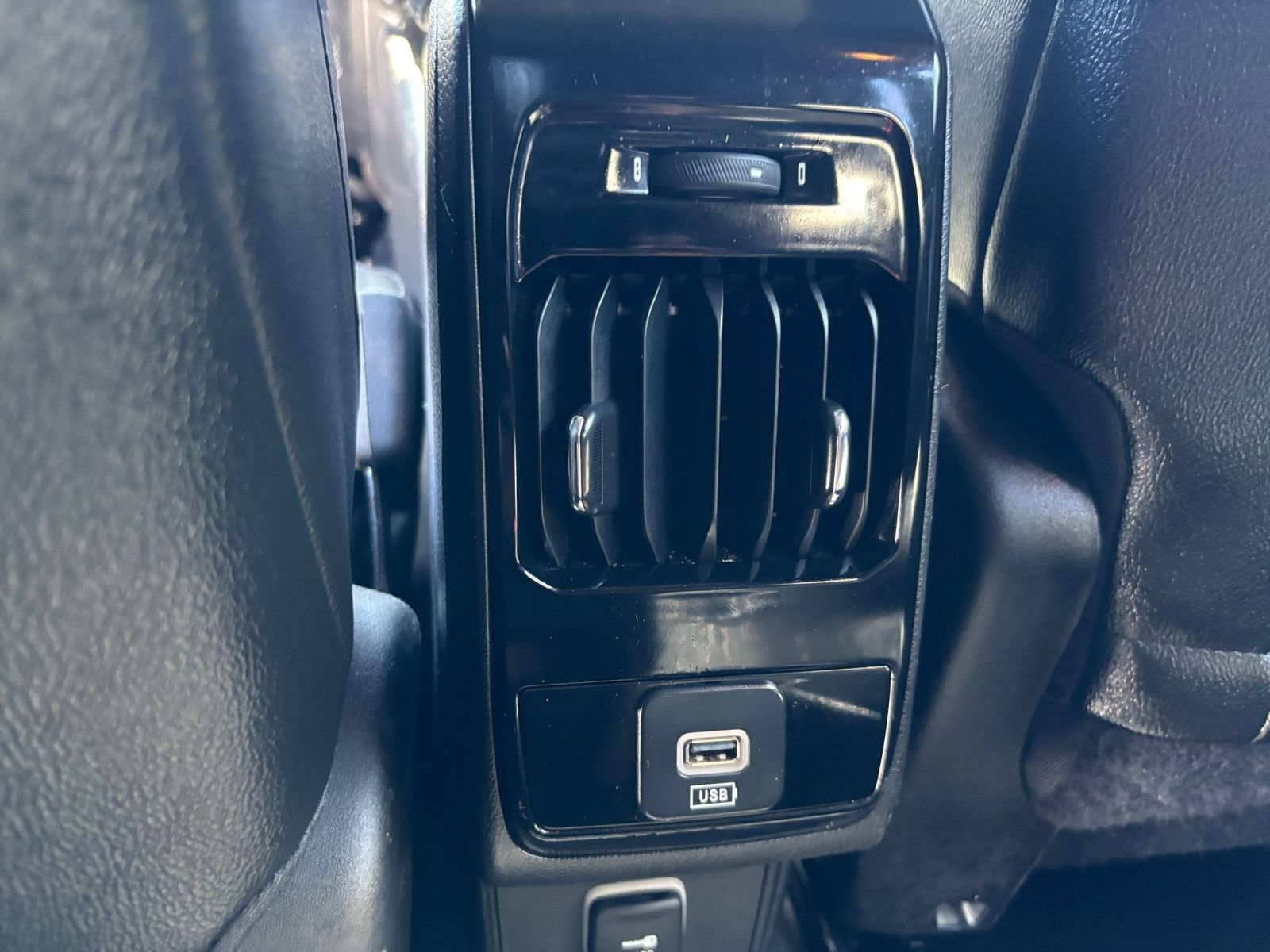 Used 2025 Jeep Compass Limited AWD/4WD image 23