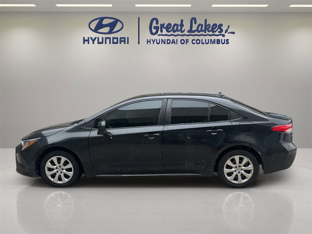Used 2022 Toyota Corolla LE image 2