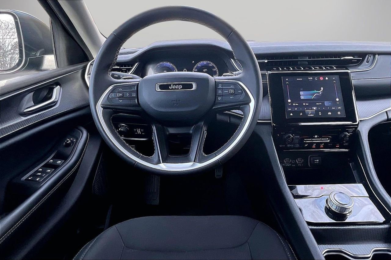 Certified 2023 Jeep Grand Cherokee Laredo X image 12