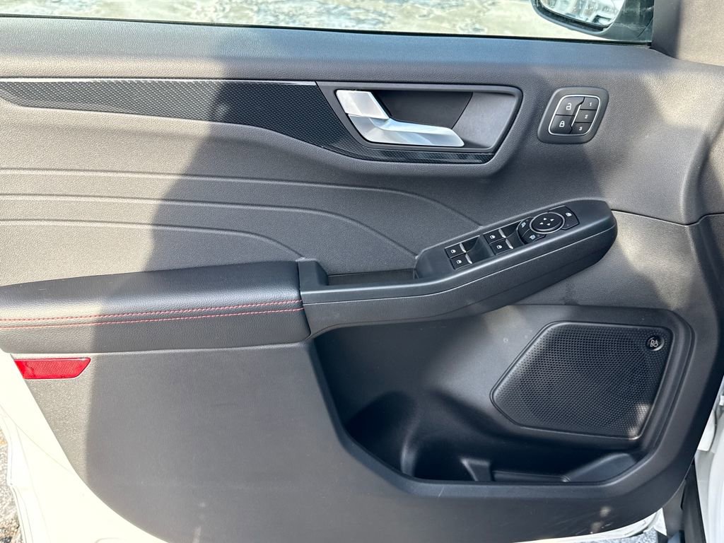 Certified 2023 Ford Escape ST-Line Select w/ Tech Pack #2 image 16