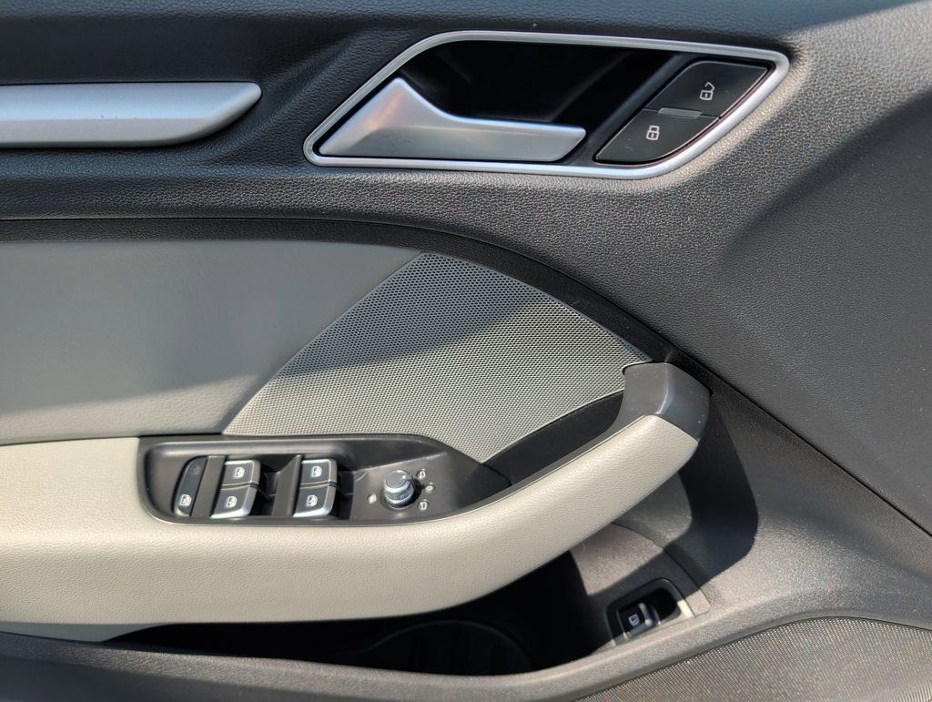 Used 2017 Audi A3 e-tron Premium image 10