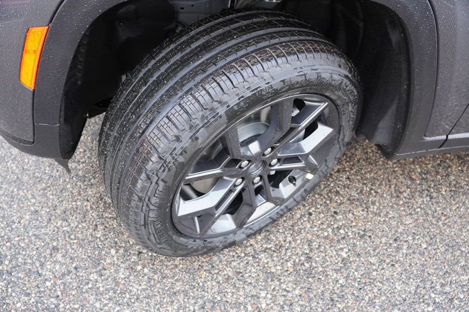 New 2025 Jeep Grand Cherokee L Limited image 9