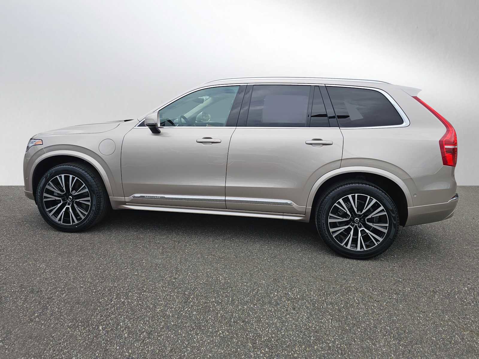 Used 2023 Volvo XC90 T8 Plus AWD/4WD image 7