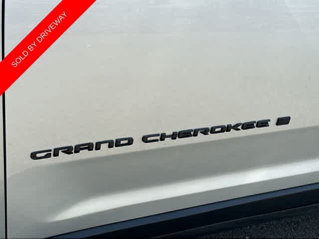Used 2023 Jeep Grand Cherokee Altitude AWD/4WD image 26