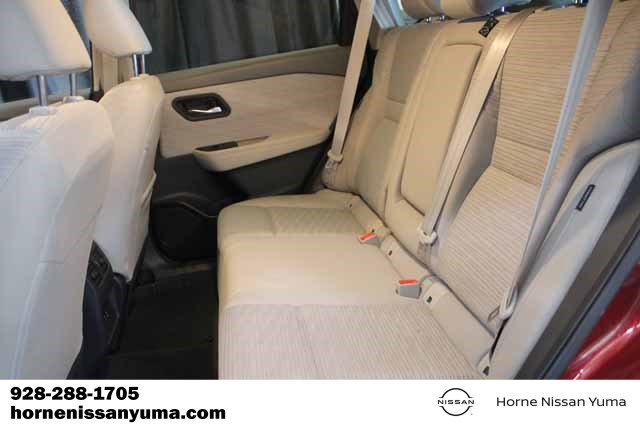 Used 2023 Nissan Rogue SV image 5