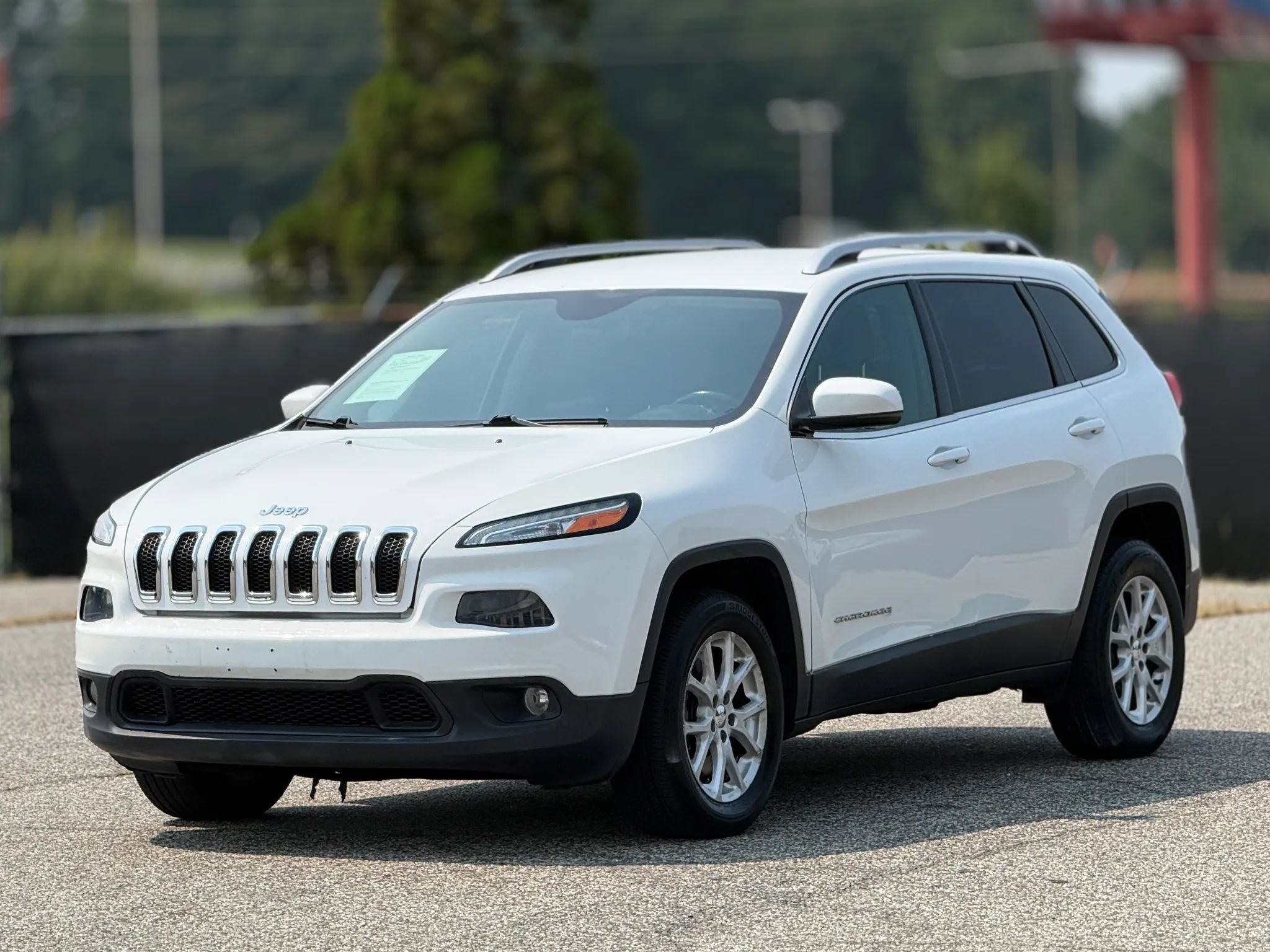 Used 2017 Jeep Cherokee Latitude w/ Safety/Convenience Group AWD/4WD image 6