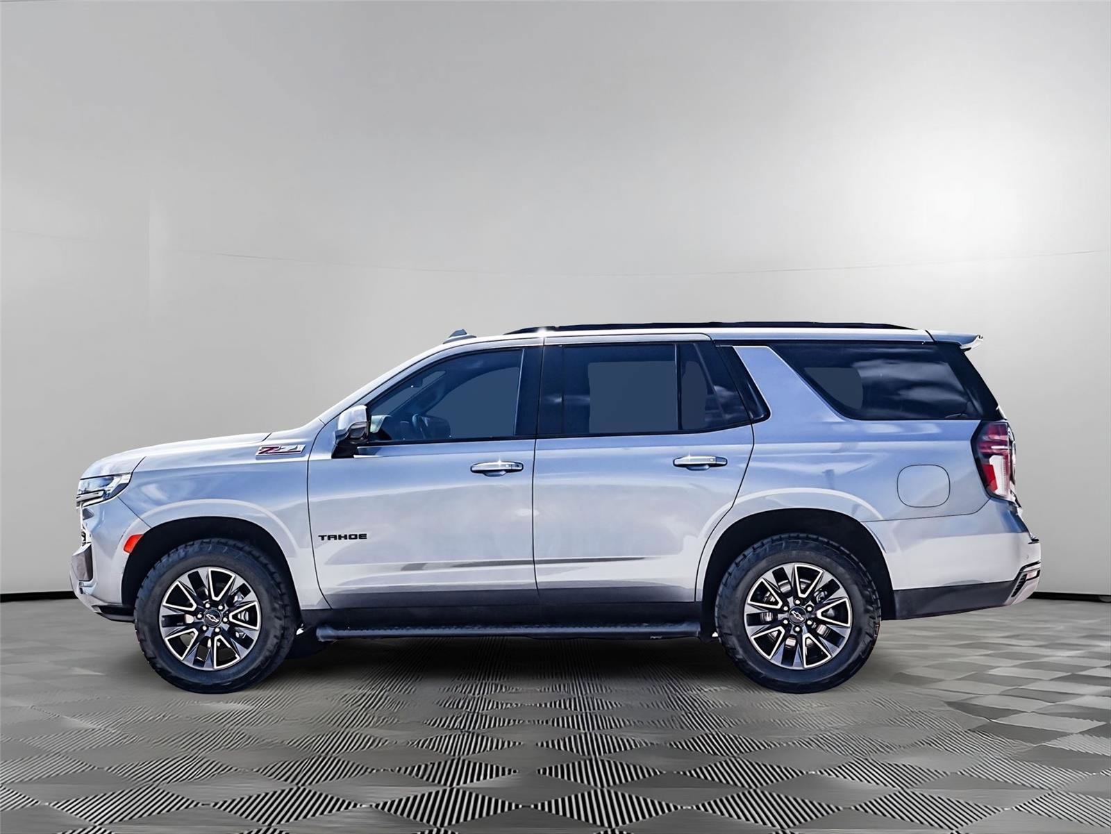 Used 2022 Chevrolet Tahoe Z71 w/ Luxury Package AWD/4WD image 8