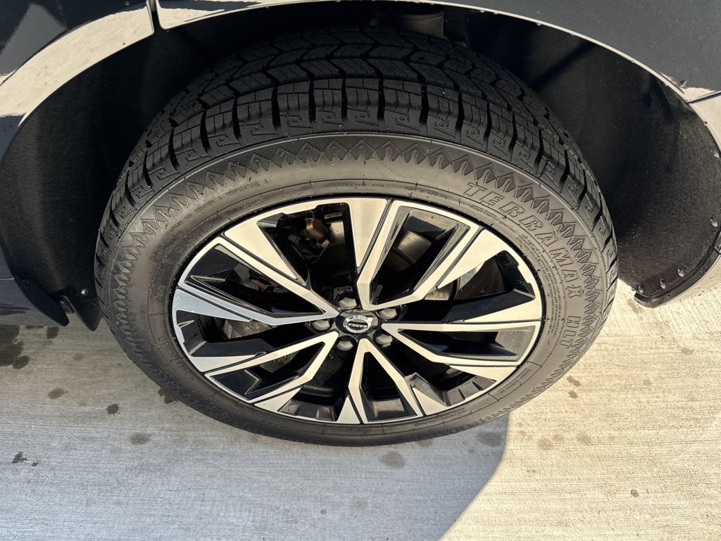 Used 2023 Volvo XC60 B5 Plus image 18