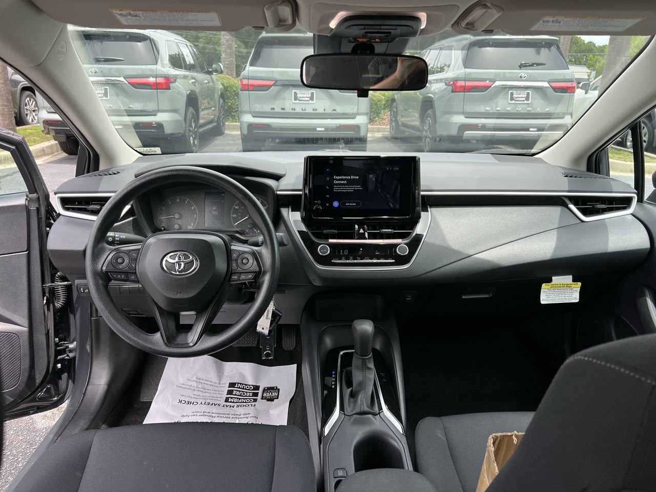 Used 2025 Toyota Corolla LE FWD image 31