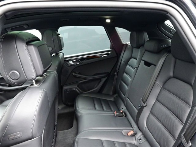 Used 2025 Porsche Macan image 17