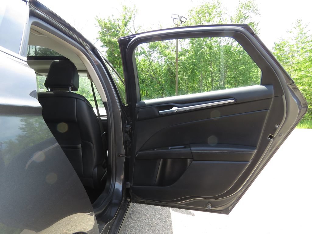 Used 2020 Ford Fusion Energi Titanium FWD image 15