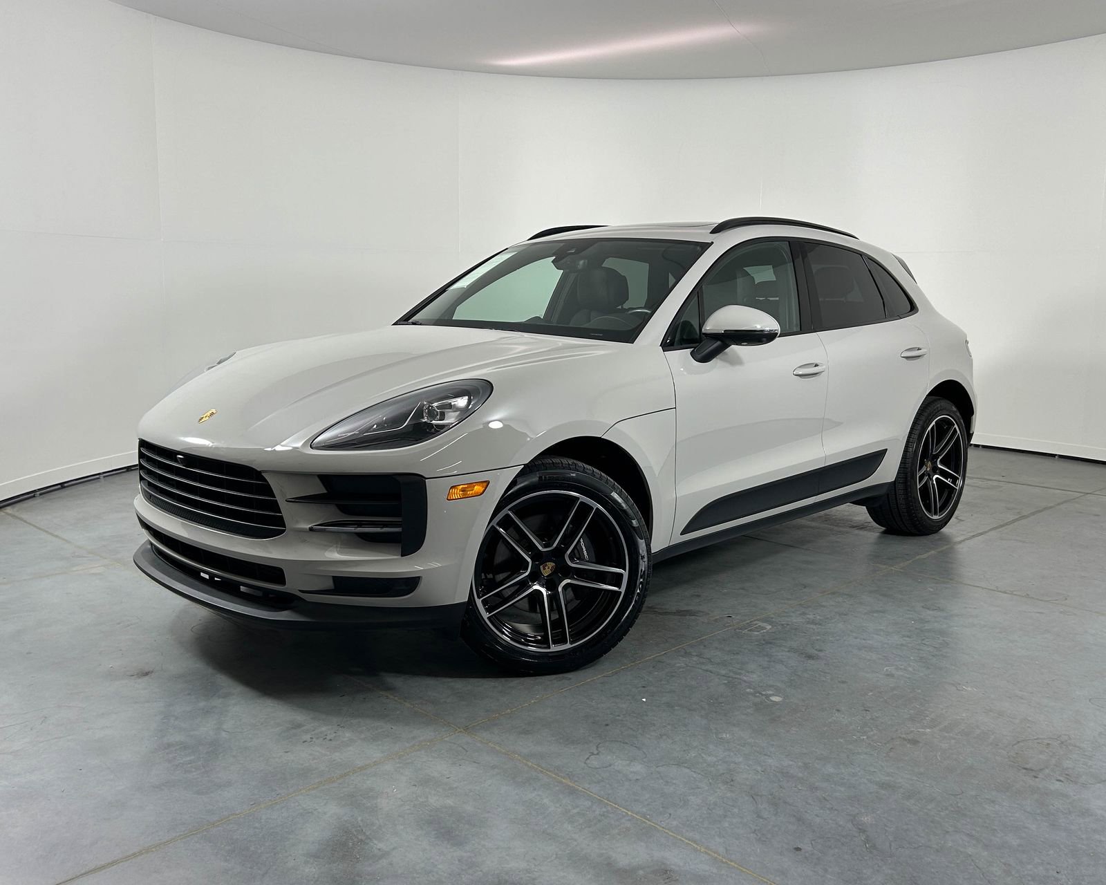 Used 2021 Porsche Macan AWD/4WD image 1