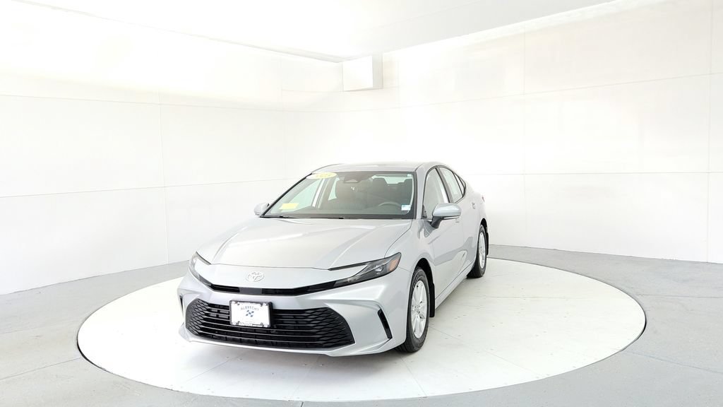 Used 2025 Toyota Camry LE AWD/4WD image 2