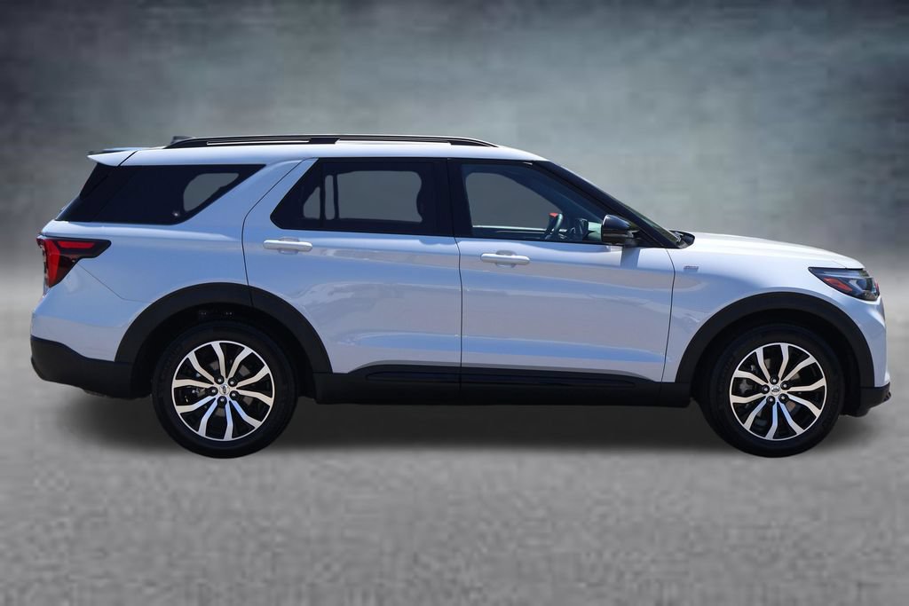 Used 2026 Ford Explorer ST-Line RWD image 2