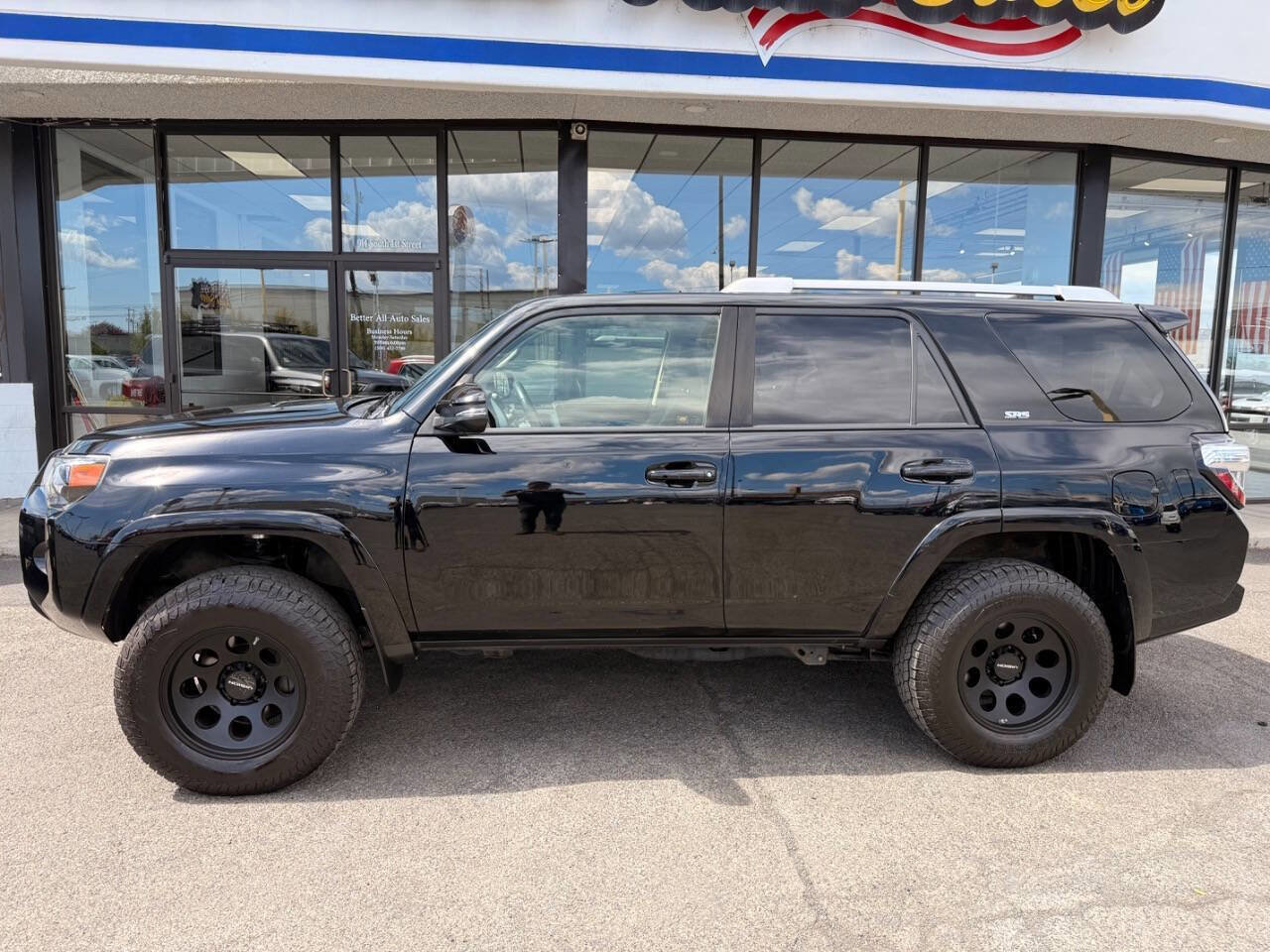 Used 2017 Toyota 4Runner SR5 Premium AWD/4WD image 2