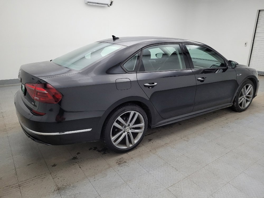 Used 2018 Volkswagen Passat 2.0T R-Line w/ R-Line Lighting Package image 10