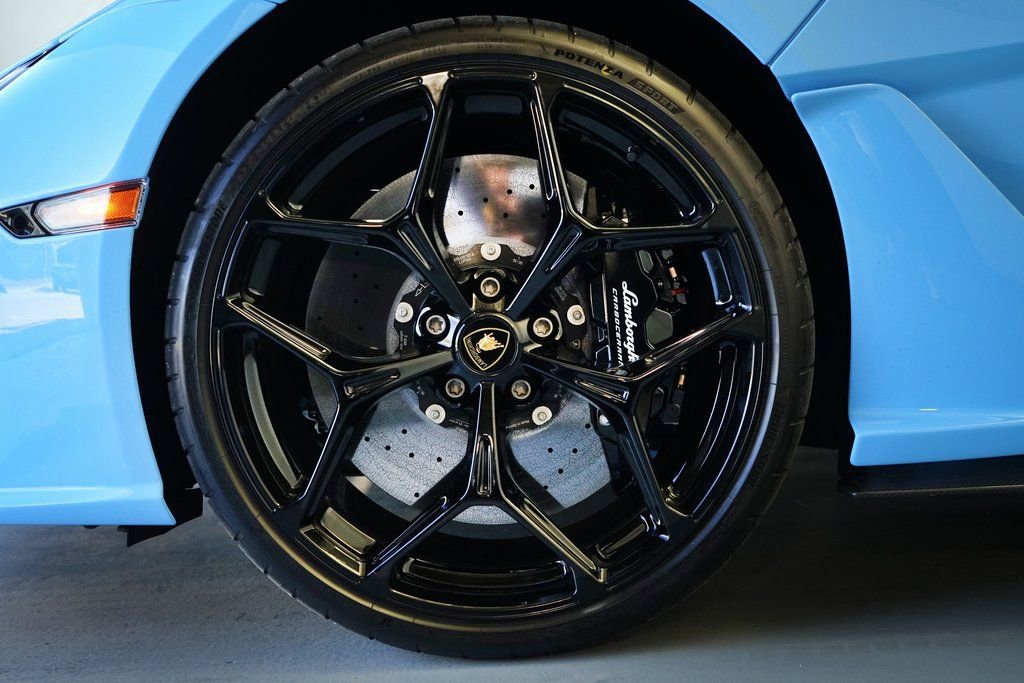 Used 2025 Lamborghini Revuelto image 44